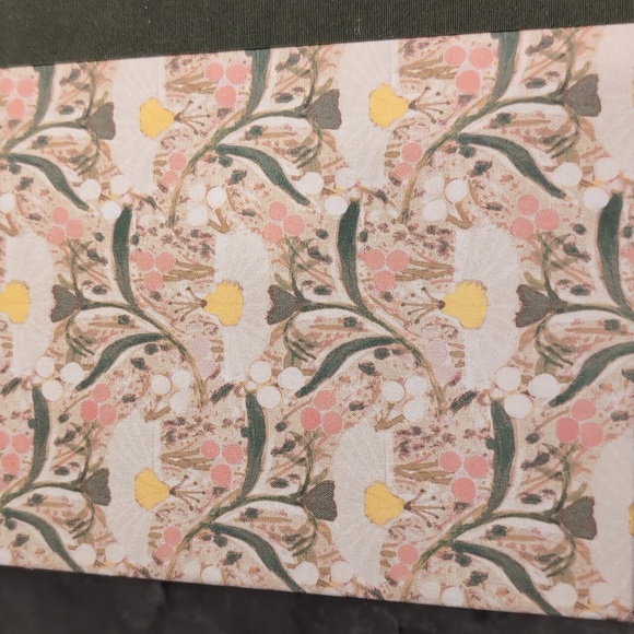 ESV Women's Study Bible Artist Series Hardcover w/Cloth "Emma" By Crossway. New - Picture 4 of 9